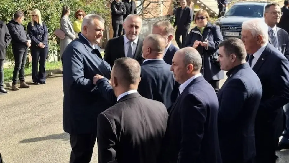 Minić i Egić u Mrkonjić Gradu; Obilježavanje 30 godina od agresije na 13 zapadnokrajiških opština