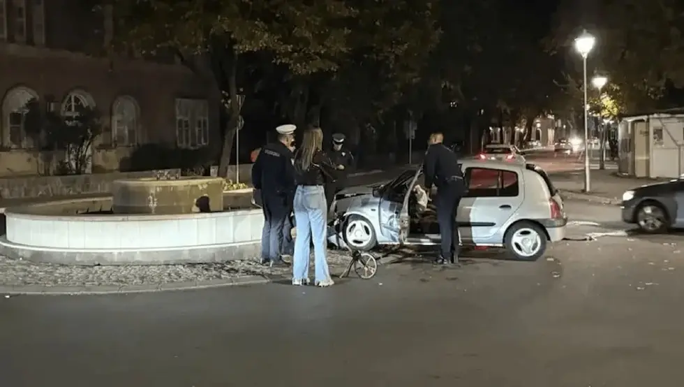 Пијан ударио у фонтану у Требињу, огласила се полиција