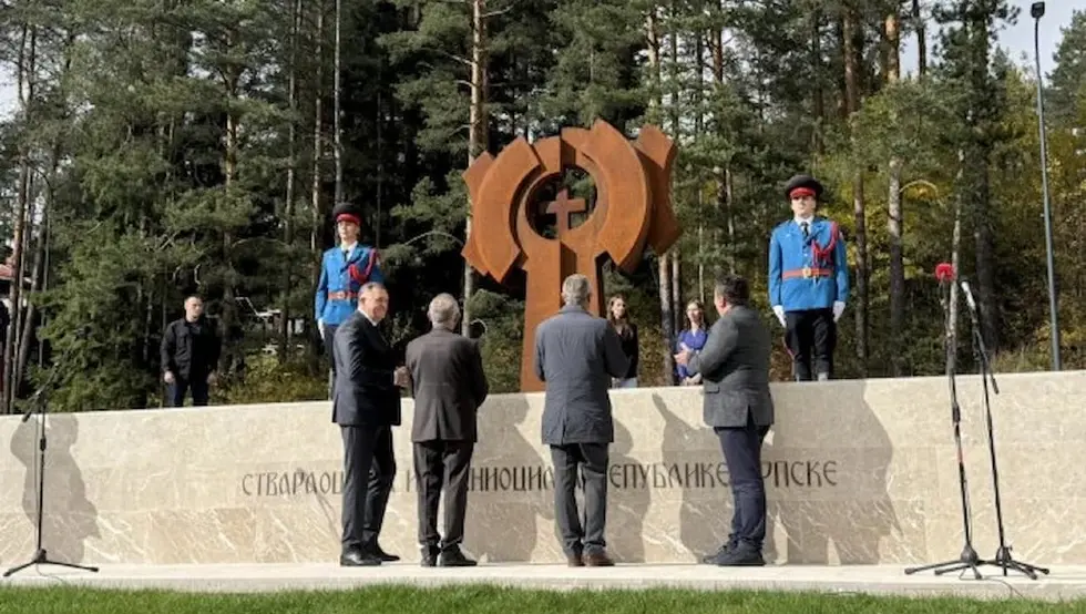 Свечано откривен споменик посвећен ствараоцима и браниоцима Српске у Палама