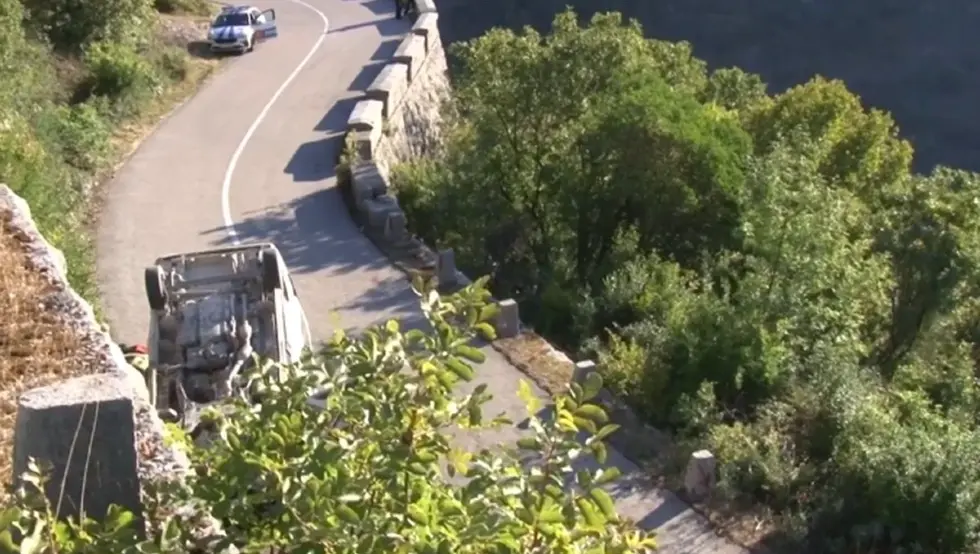 Prevrnuo se kombi sa radnicima u Crnoj Gori, jedna osoba poginula
