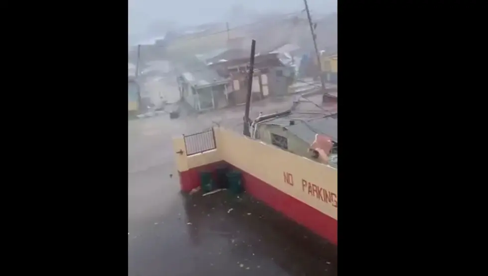 (ВИДЕО) Најјача олуја на свијету стигла до Јамајке, угрожено више од 1,5 милиона људи