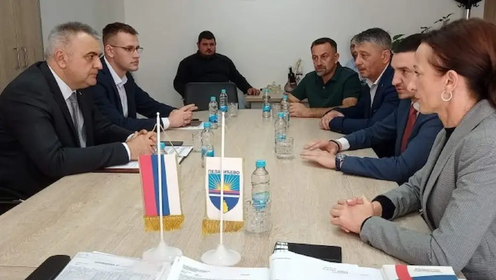 Minić se sastao sa Tešićem