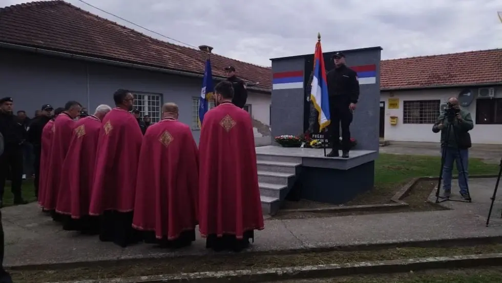 Osveštan spomenik heroju Miodragu Vikiću Ribinu