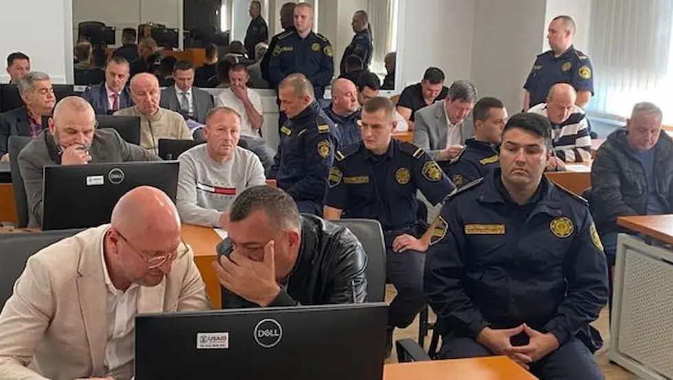 Полицајци подводили