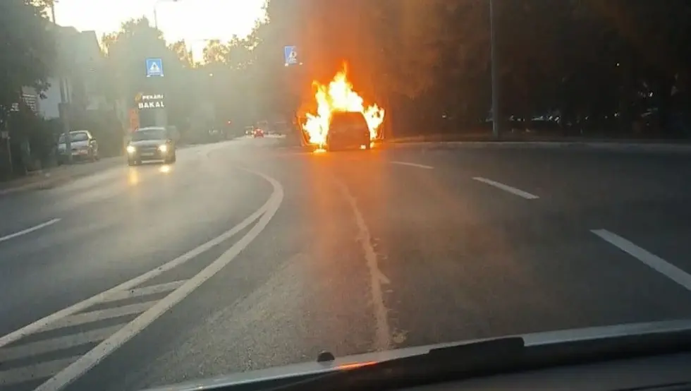 Potpuno izgorio automobil jutros u Banjaluci