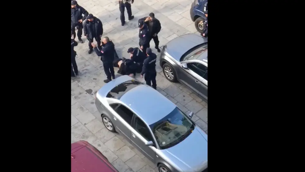 (ВИДЕО) ЕВО ШТА СЕ ДОГОДИЛО У ЋАЦИЛЕНДУ Мушкарац осумњичен за покушај убиства
