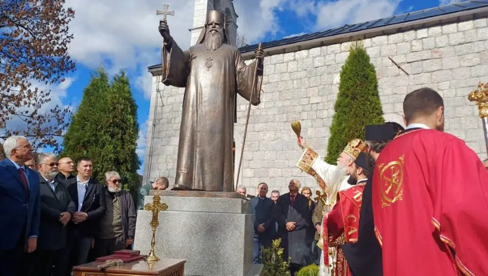 Споменик Амфилохију