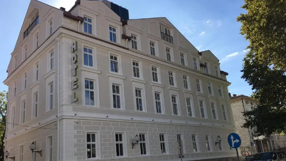 SAZNAJEMO: Policija pretresa hotel „Central park“ u Trebinju, gosti evakuisani