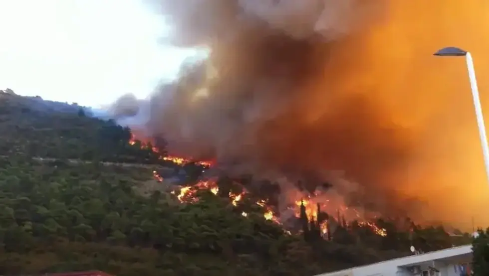 Požar u Crnoj Gori, gori u selu Podostrog