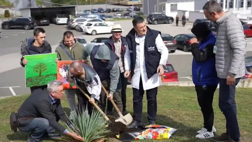 (VIDEO) Posađeno drvo života ispred UKC-a RS