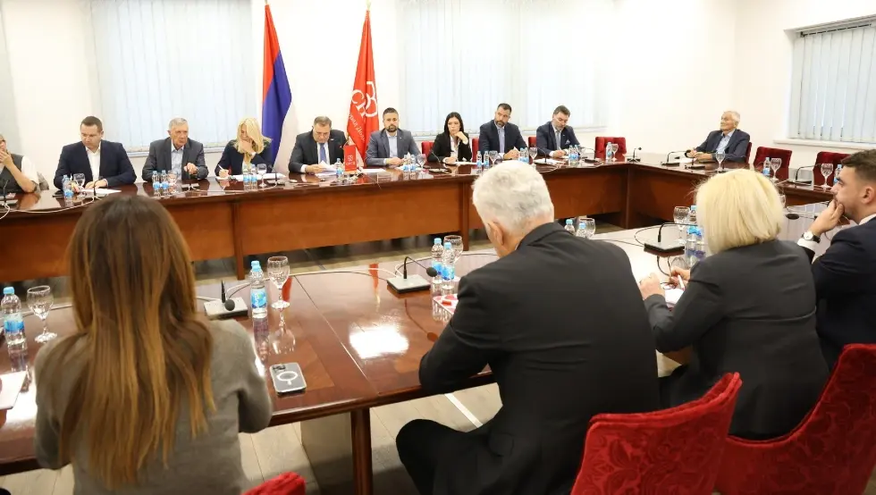 U toku sastanak SNSD-a i HDZ-a u Banjaluci