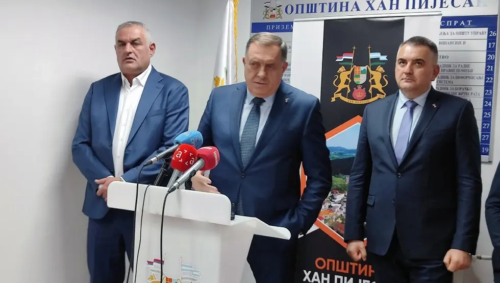 Dodik: Drago mi je što je načelnik Đurić dio SNSD-a