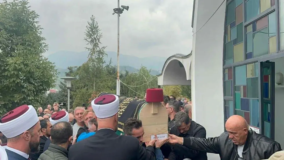 Sahranjen Halid Bešlić