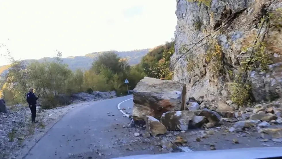 Vozači, oprez: Veliki odron kod Kneževa