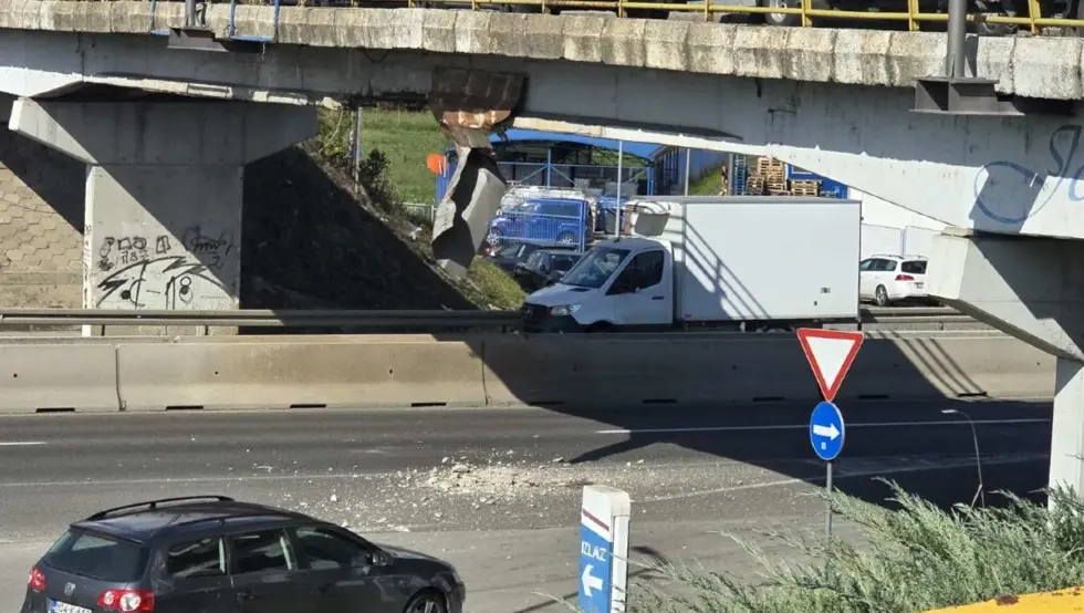 Zbog oštećenja zatvoren nadvožnjak na brzoj cesti Banjaluka - Laktaši, oglasili se iz "Puteva"