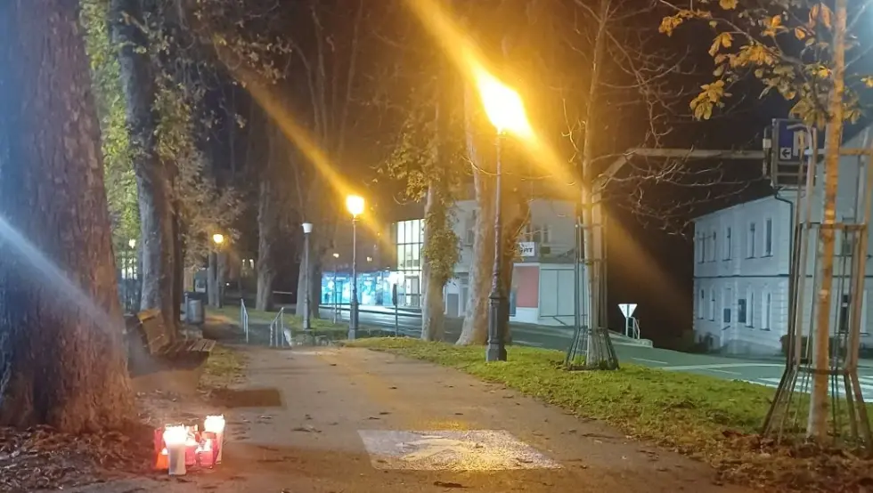 Два министра поднијела оставке, становници у Новом Месту упалили свијеће