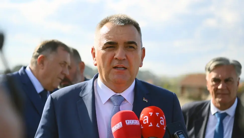 (ВИДЕО) Минић у Бијељини: Што прије завршити ауто-пут