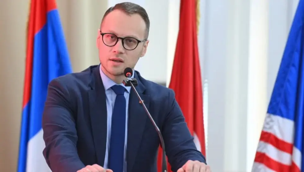Бојан Савић