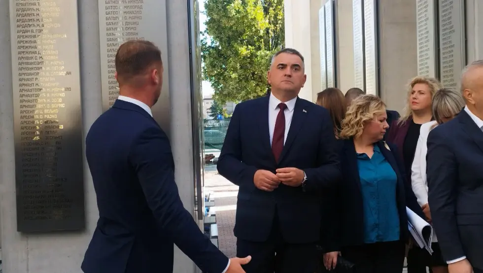 Minić i Stanivuković posjetili Centralno spomen obilježje poginulim borcima