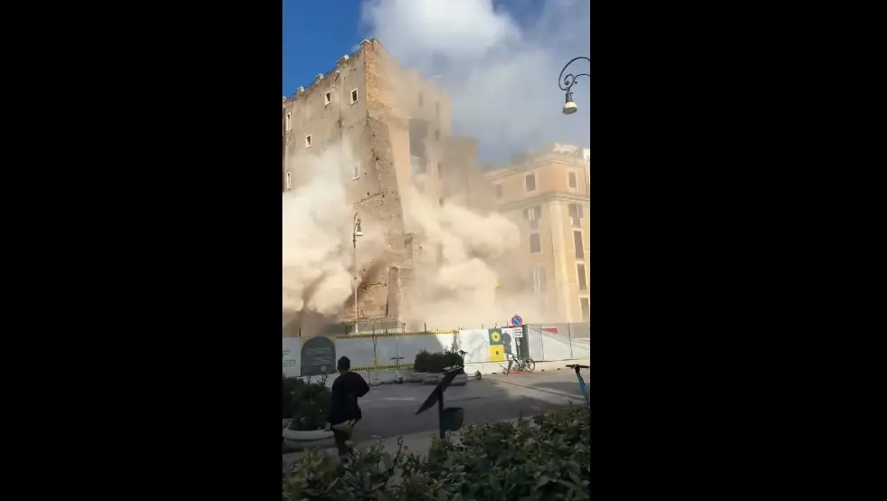 Италија пала зграда