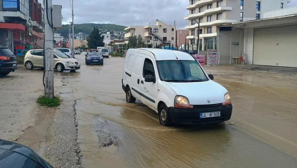 Поплаве у Улцињу, затворене улице