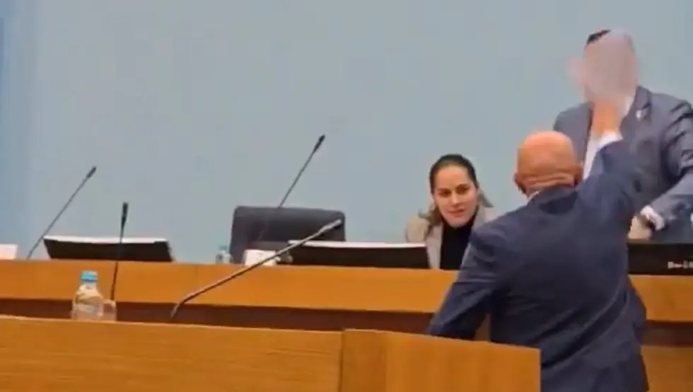 Дончић гађао Стевандића папирима