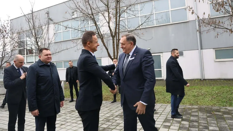 Сијарто, Додик