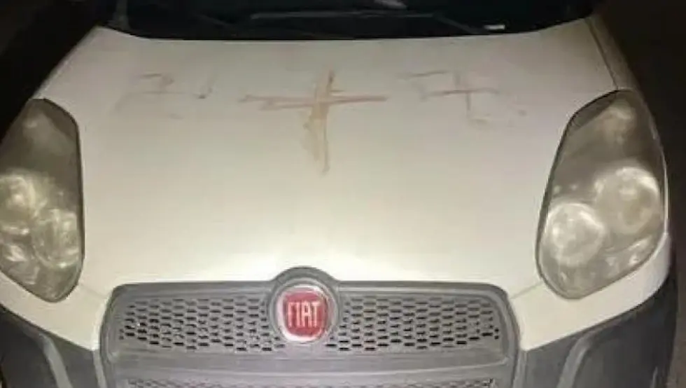 Крвљу цртао кукасте крстове, па ухапшен