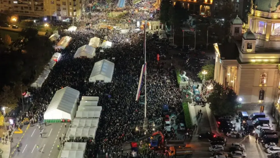 Испред Скупштине завршен дочек Срба са КиM