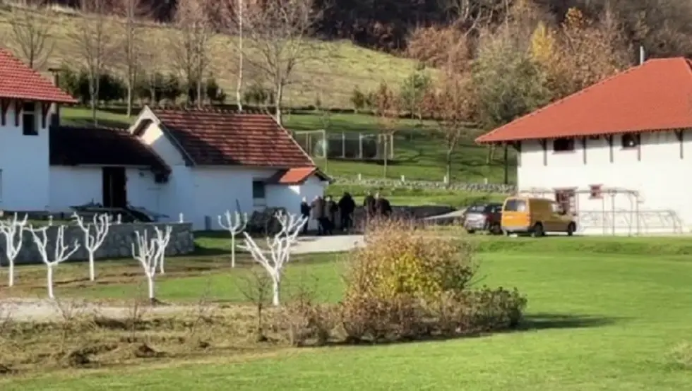 Полиција манастир