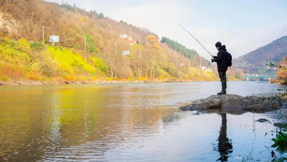 ријека, рибар, магла јесен, Дрина