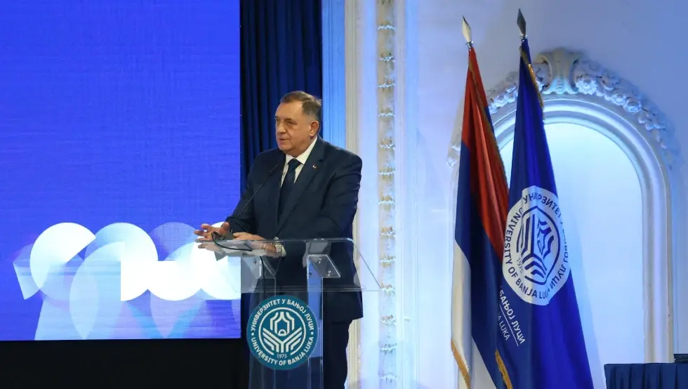 Додик: Идуће године повећање студентских стипендија са 200 на 300 КМ