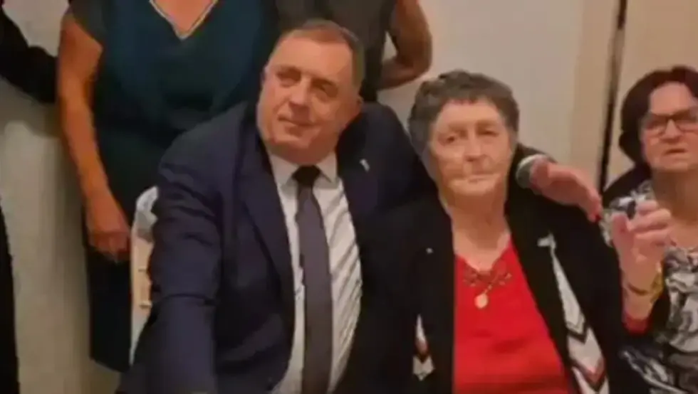 Додик и мајка