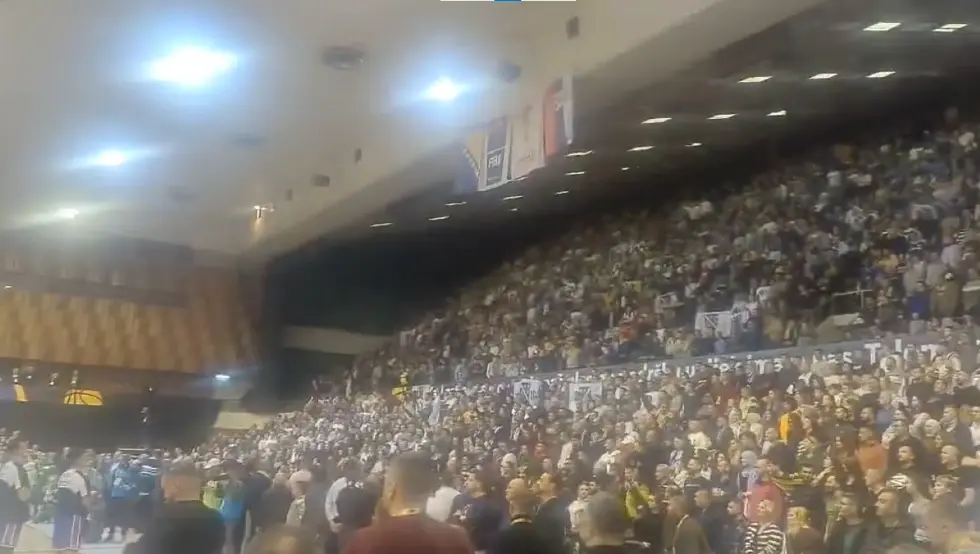 Срамно скандирање у Сарајеву: Извиждана химна Србије