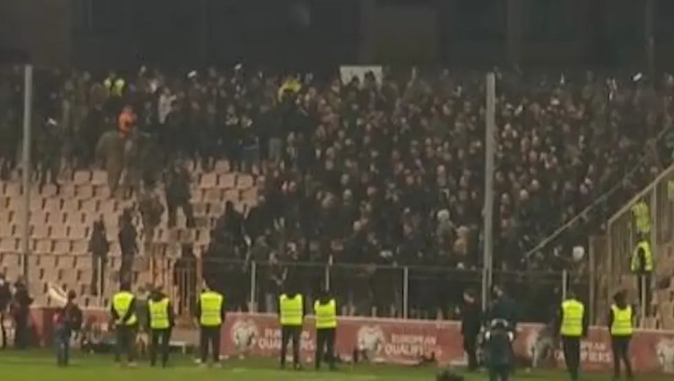 Румунија скандирала ”Србија” у Зеници, полиција их удаљила са стадиона