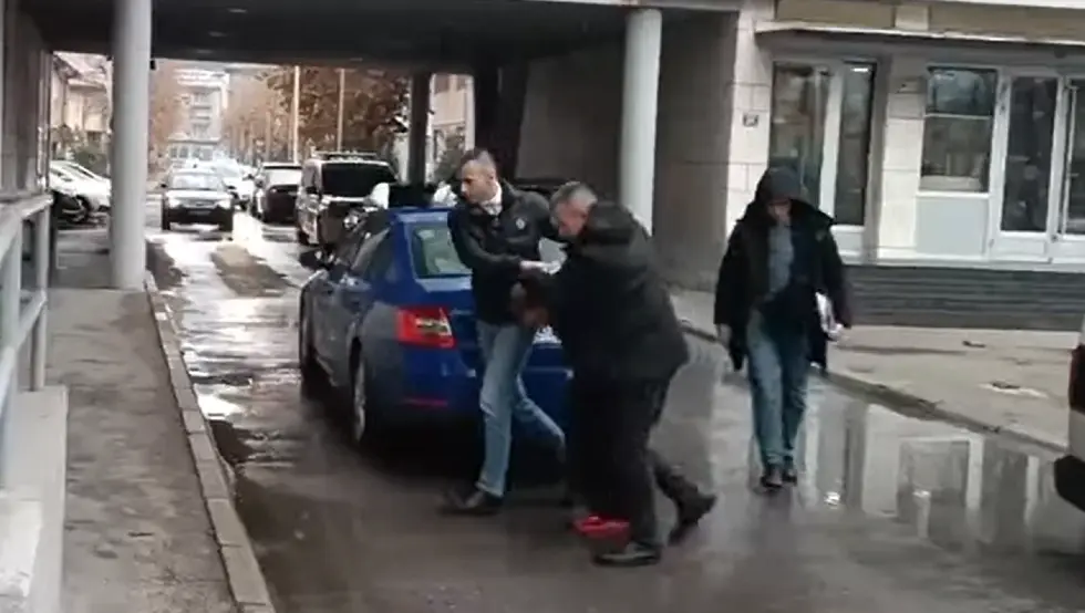 (ВИДЕО) Пљачкаш златаре у Калесији Велемир Гурдељевић предат Тужилаштву ТК