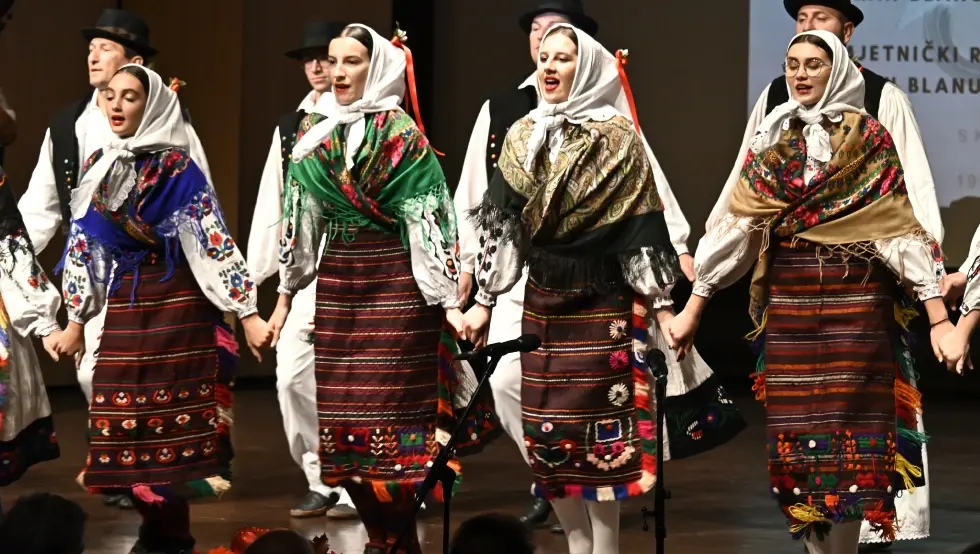 Због страха од нових напада: Oтказано вече фолклора у склопу Дана српске културе