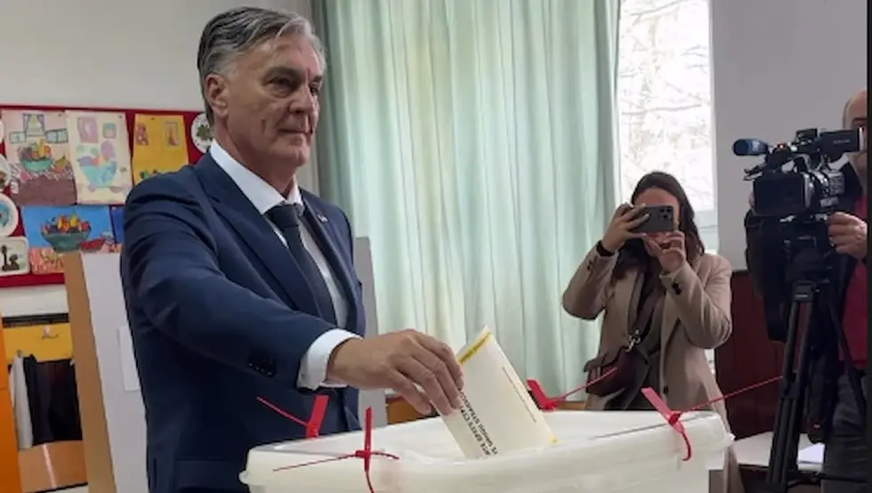 Синиша Каран обавио грађанску дужност