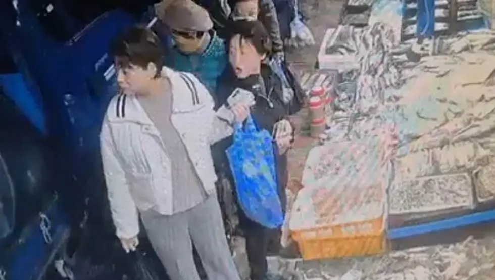 Камион улетио у пијацу