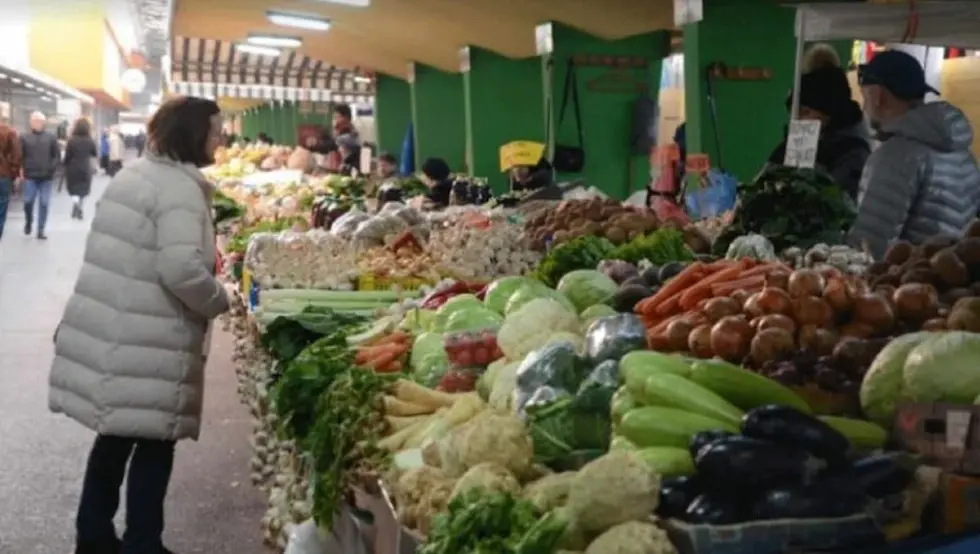 Погледајте колика је цијена воћа и поврћа на бањалучкој тржници