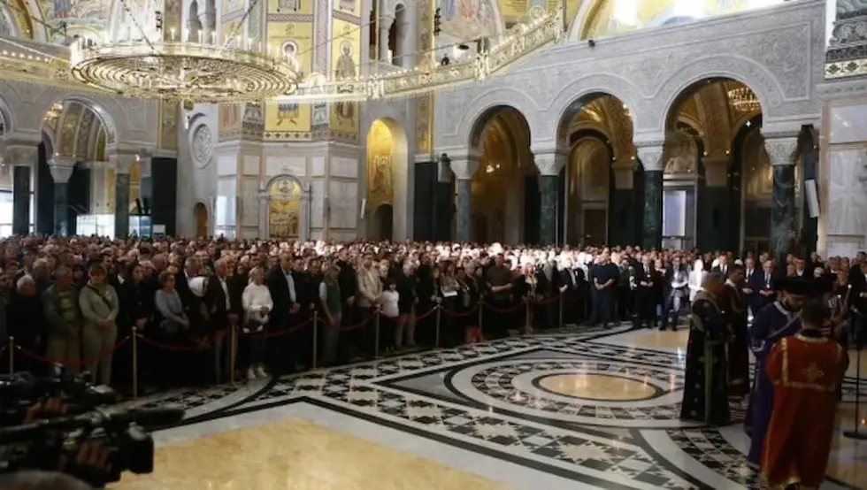 Патријарх Порфирије служио парастос за настрадале под надстрешницом