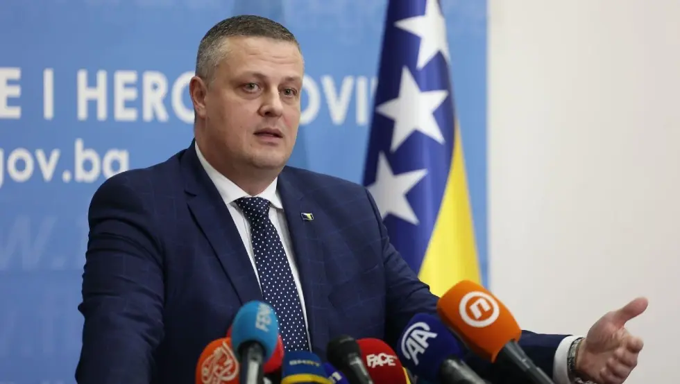 Одузет телефон Војину Мијатовићу