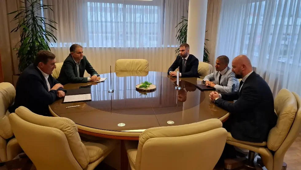 Влада потписан уговор