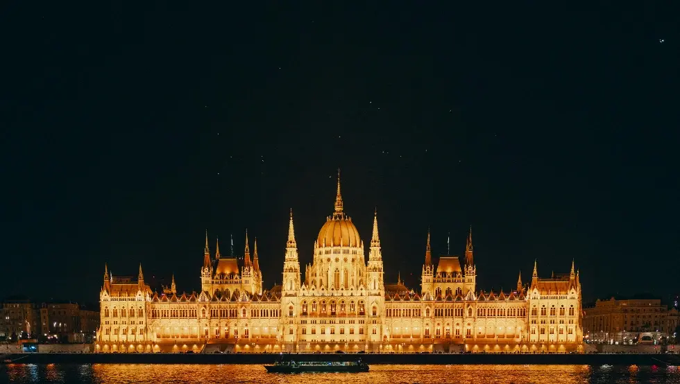 Мађарска спремна да буде домаћин преговора о Украјини