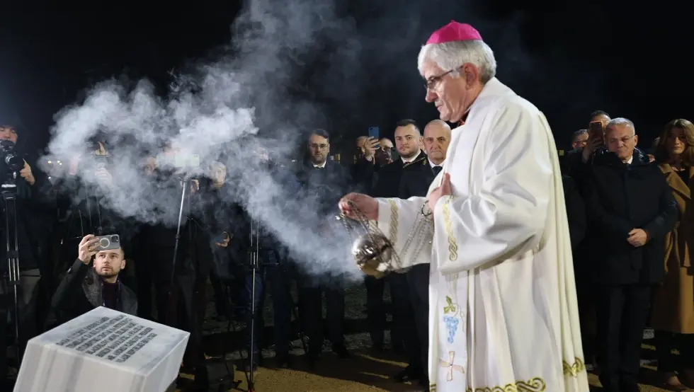 Камен темељац