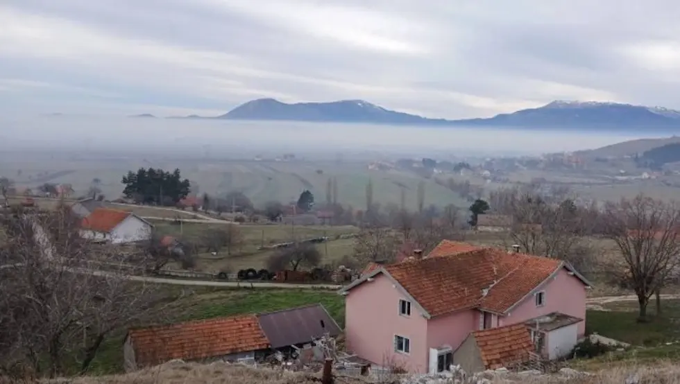 Гацко: Грађани да смање боравак на отвореном и носе заштитне маске