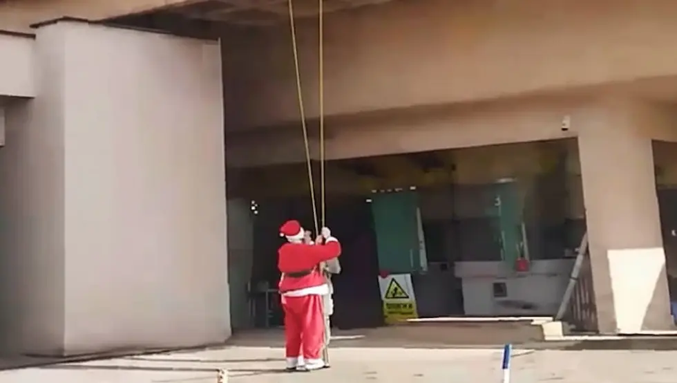 Деда Мраз на УКЦ-у