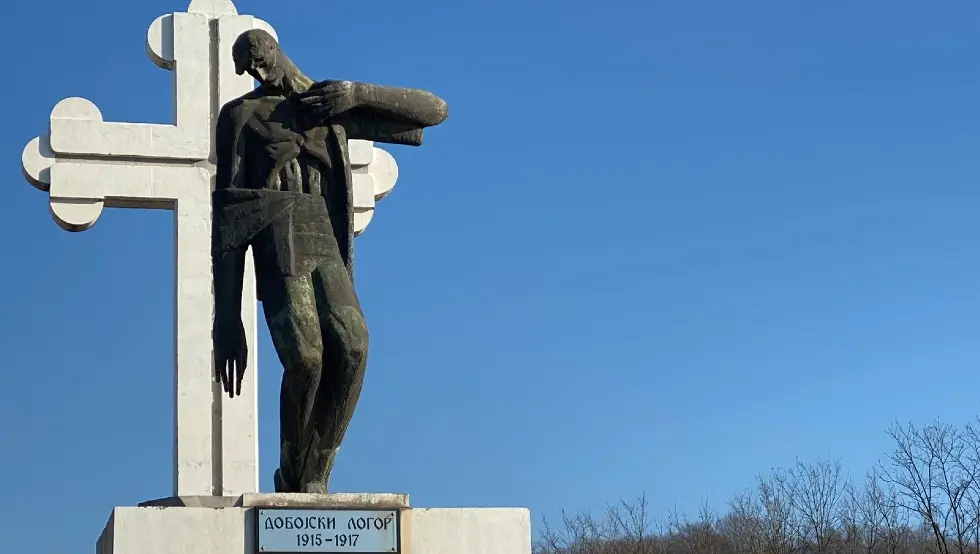 Положени вијенци и цвијеће жртвама добојског логора; 110 године од прве интернације у логор