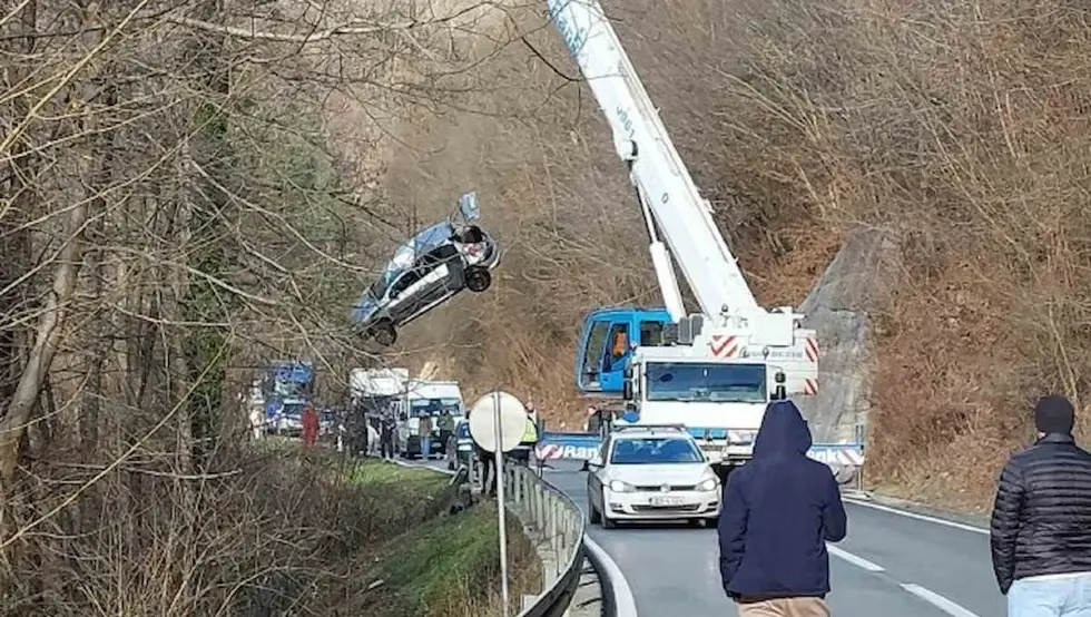 Незгода у Зеленковцу код Јајца: Возилом слетјела у Врбас