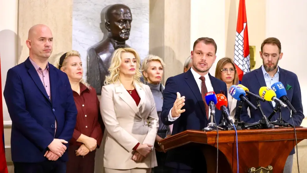 Станивуковић: Влада Српске одузима градовима издавање грађевинских дозвола